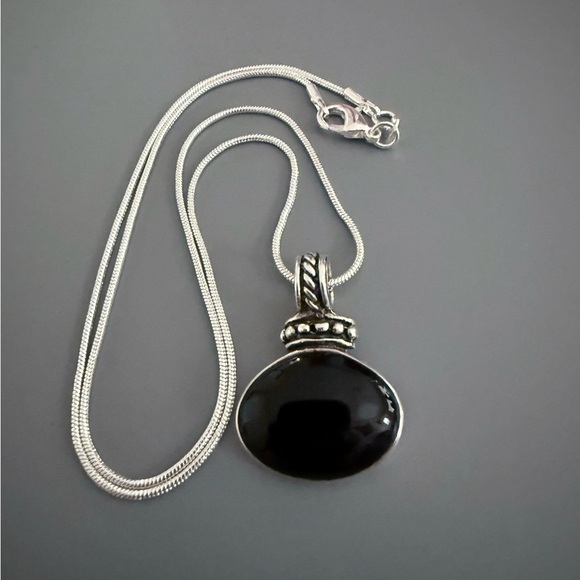 Mexico Jewelry - Mexico Solid Sterling Silver Onyx Pendant on an SS Plate Chain